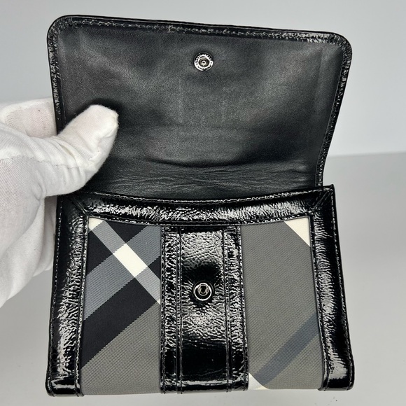 🖤BURBERRY Black/Grey Beat Check Nylon And Patent Leather Penrose Compact Wallet - Picture 3 of 7